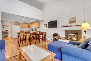 Stylish, Remodeled Condo - Creekside #14 by Bear Valley Vacation Renta