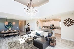 5 bedroom home is ideal for an elegant vacation 5 Villa by RedAwning