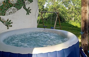 Beautiful Home in Rakovica With 1 Bedrooms, Jacuzzi and Wifi