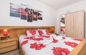 Beautiful Home in Rakovica With 1 Bedrooms, Jacuzzi and Wifi