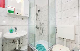 Beautiful Home in Rakovica With 1 Bedrooms, Jacuzzi and Wifi