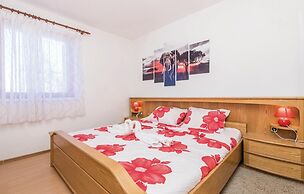 Beautiful Home in Rakovica With 1 Bedrooms, Jacuzzi and Wifi