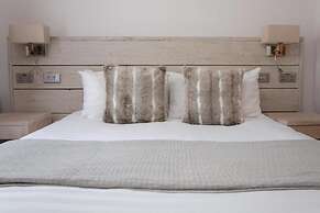 The Vanguard - York Residence