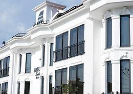 Alesta Seaside Residence