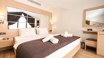 Alesta Seaside Residence