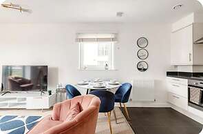 Stunning Modern Apartment in Rochester, England