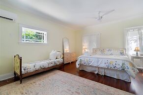 New Live Oak Cottage/beach/downtown/pool/shops/cafés