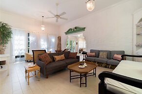 New Live Oak Cottage/beach/downtown/pool/shops/cafés