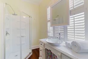 New Live Oak Cottage/beach/downtown/pool/shops/cafés