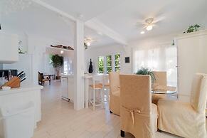 New Live Oak Cottage/beach/downtown/pool/shops/cafés