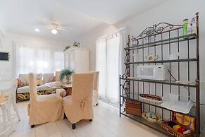 New Live Oak Cottage/beach/downtown/pool/shops/cafés