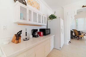 New Live Oak Cottage/beach/downtown/pool/shops/cafés