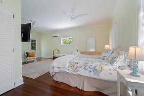 New Live Oak Cottage/beach/downtown/pool/shops/cafés