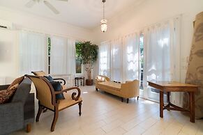 New Live Oak Cottage/beach/downtown/pool/shops/cafés