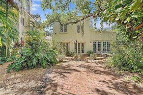 New Live Oak Cottage/beach/downtown/pool/shops/cafés