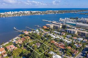 New Live Oak Cottage/beach/downtown/pool/shops/cafés