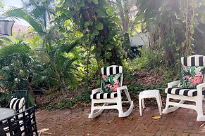 New Live Oak Cottage/beach/downtown/pool/shops/cafés