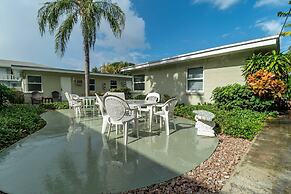 Mid Mari - Gorgeous Nautical Condo Near Beach, Shops & Restaurants- Co