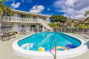 Mid Mari - Gorgeous Nautical Condo Near Beach, Shops & Restaurants- Co