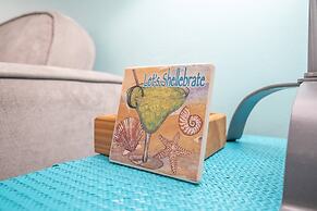 Mid Mari - Gorgeous Nautical Condo Near Beach, Shops & Restaurants- Co