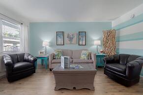 Mid Mari - Gorgeous Nautical Condo Near Beach, Shops & Restaurants- Co