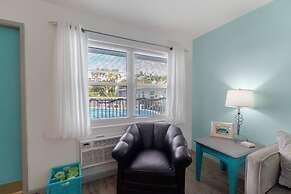 Mid Mari - Gorgeous Nautical Condo Near Beach, Shops & Restaurants- Co