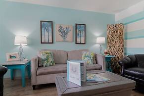 Mid Mari - Gorgeous Nautical Condo Near Beach, Shops & Restaurants- Co