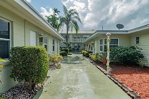 Mid Mari - Gorgeous Nautical Condo Near Beach, Shops & Restaurants- Co