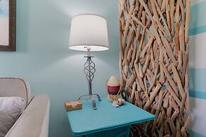 Mid Mari - Gorgeous Nautical Condo Near Beach, Shops & Restaurants- Co