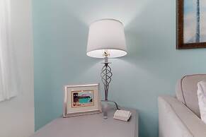 Mid Mari - Gorgeous Nautical Condo Near Beach, Shops & Restaurants- Co