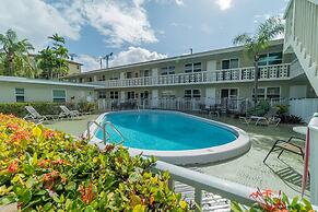 Mid Mari - Gorgeous Nautical Condo Near Beach, Shops & Restaurants- Co