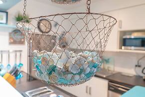 Mid Mari - Gorgeous Nautical Condo Near Beach, Shops & Restaurants- Co