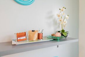 Mid Mari - Gorgeous Nautical Condo Near Beach, Shops & Restaurants- Co