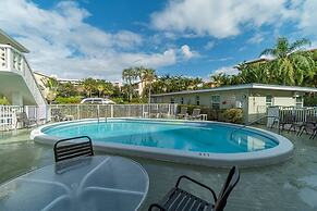 Mid Mari - Gorgeous Nautical Condo Near Beach, Shops & Restaurants- Co