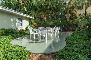 Mid Mari - Gorgeous Nautical Condo Near Beach, Shops & Restaurants- Co