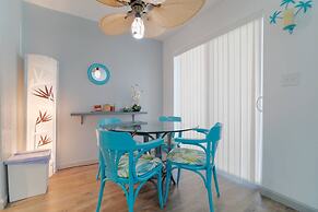 Mid Mari - Gorgeous Nautical Condo Near Beach, Shops & Restaurants- Co