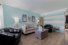 Mid Mari - Gorgeous Nautical Condo Near Beach, Shops & Restaurants- Co