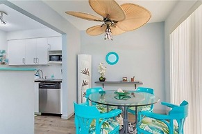 Mid Mari - Gorgeous Nautical Condo Near Beach, Shops & Restaurants- Co