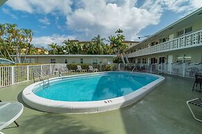 Mid Mari - Gorgeous Nautical Condo Near Beach, Shops & Restaurants- Co