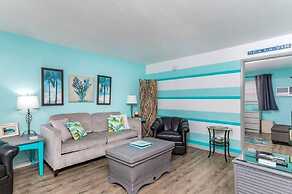 Mid Mari - Gorgeous Nautical Condo Near Beach, Shops & Restaurants- Co