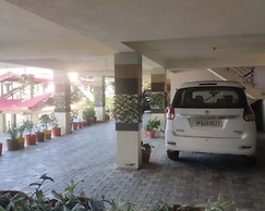 Goroomgo Hill Top Courtyard Shimla