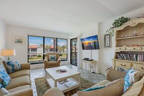 Fun N Sun 1 Bedroom Condo by RedAwning