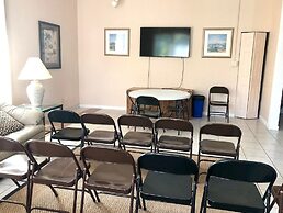 Fun N Sun 1 Bedroom Condo by RedAwning