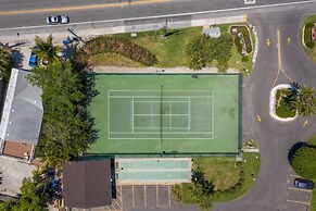 Fun N Sun 1 Bedroom Condo by RedAwning