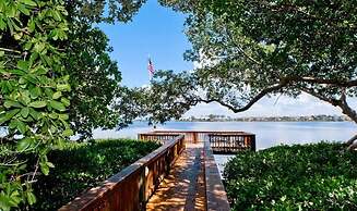 Fun N Sun 1 Bedroom Condo by RedAwning