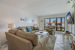 Fun N Sun 1 Bedroom Condo by RedAwning