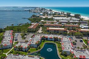 Fun N Sun 1 Bedroom Condo by RedAwning