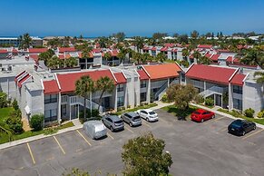 Fun N Sun 1 Bedroom Condo by RedAwning