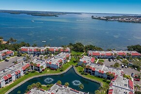 Fun N Sun 1 Bedroom Condo by RedAwning