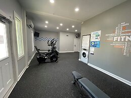 Fun N Sun 1 Bedroom Condo by RedAwning